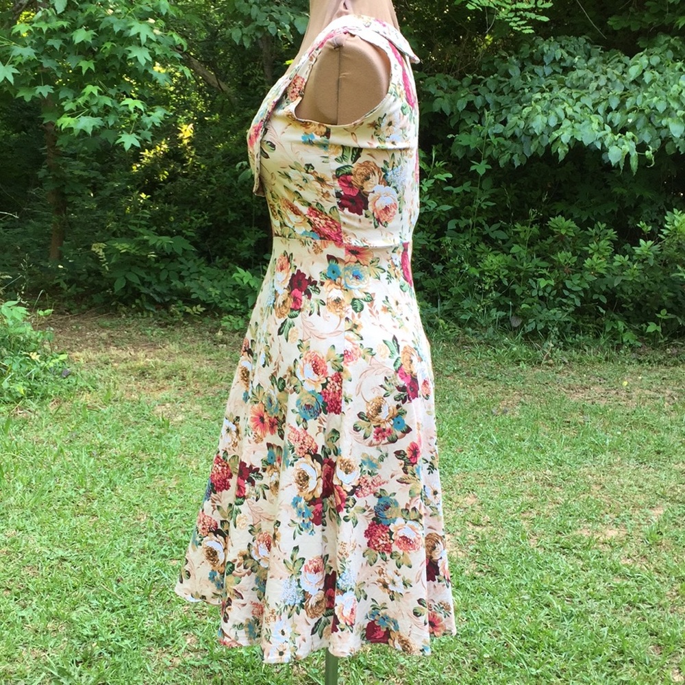 ❤️Vintage Style Floral Dress❤️ - Picture 9 of 11